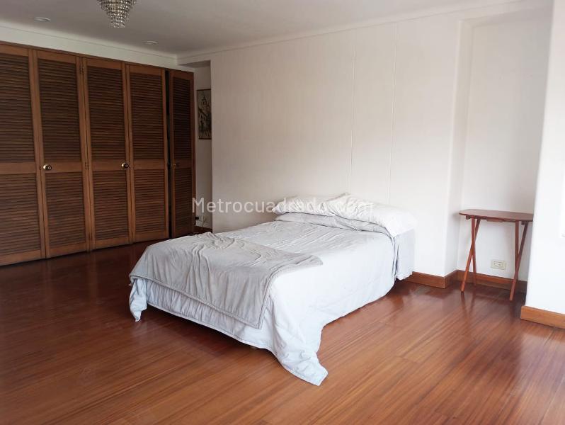 Spacious 4BR Apartment with Pool in El Poblado - 9