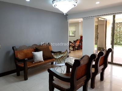 Casa de 4 alcobas en venta en Sabaneta, Sabaneta, 450 m² · foto 2 de 20