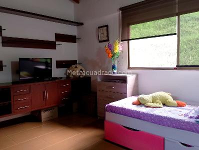 Casa de 4 alcobas en venta en Sabaneta, Sabaneta, 450 m² · foto 9 de 20