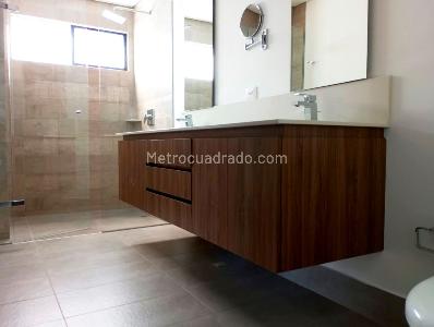 Apartamento de 2 alcobas en venta en El Poblado, Medellín, 170 m² · foto 10 de 13