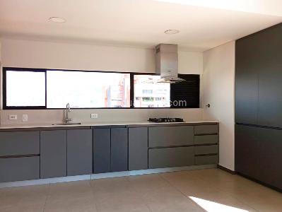 Apartamento de 2 alcobas en venta en El Poblado, Medellín, 170 m² · foto 5 de 13