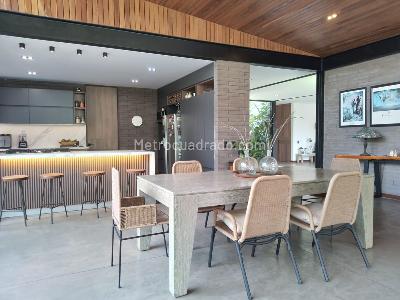 Casa de 3 alcobas en venta en Rionegro, Rionegro, 410 m² · foto 2 de 16