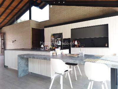 Casa de 4 alcobas en venta en Rionegro, Rionegro, 350 m² · foto 3 de 13