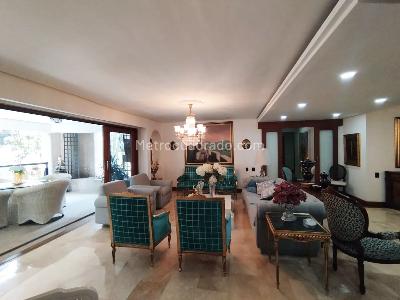 Apartamento en venta en El Poblado, Medellín · foto 2 de 17