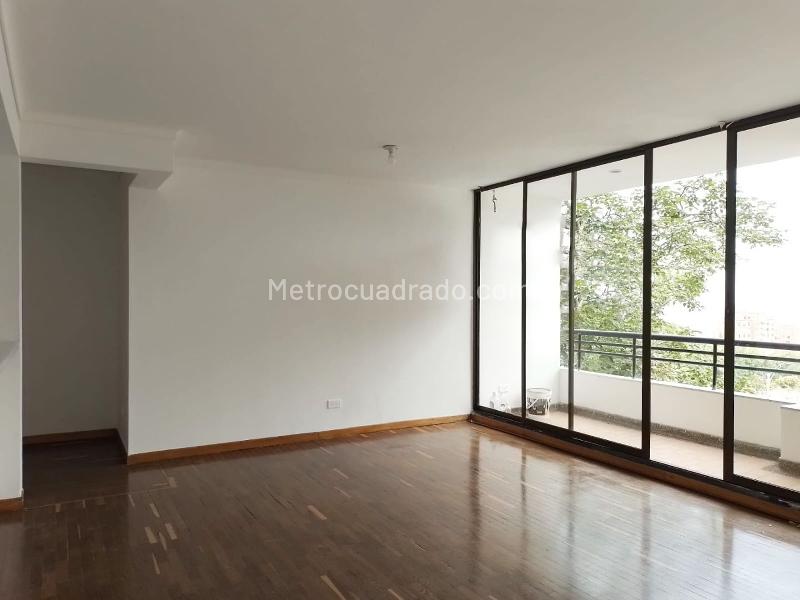Furnished Studio Apartment in Poblado with Amenities