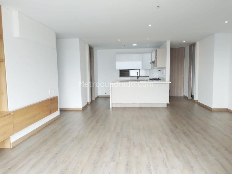 Spacious 3BR Apartment with Jacuzzi in El Poblado - 3