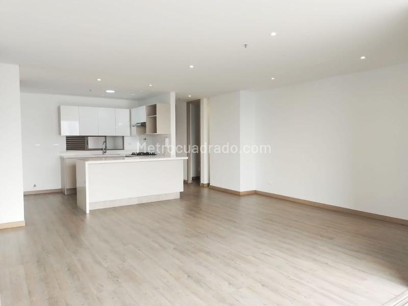 Spacious 3BR Apartment with Jacuzzi in El Poblado - 4