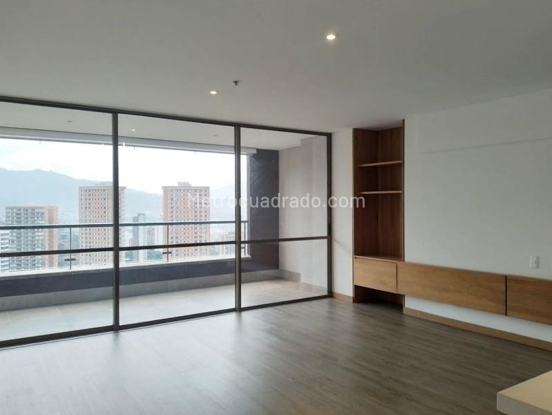 Spacious 3BR Apartment with Jacuzzi in El Poblado - 5