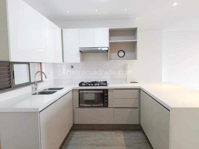 Spacious 3BR Apartment with Jacuzzi in El Poblado - 6