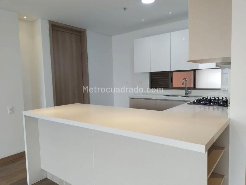 Spacious 3BR Apartment with Jacuzzi in El Poblado - 7