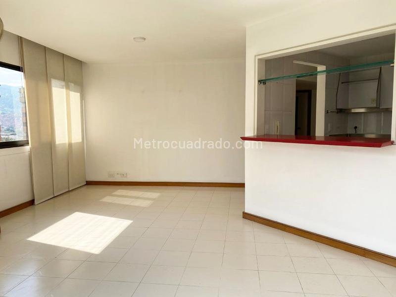Apartamento de 2 Alcobas con Jacuzzi y Parqueadero Cubierto en El Poblado - 2