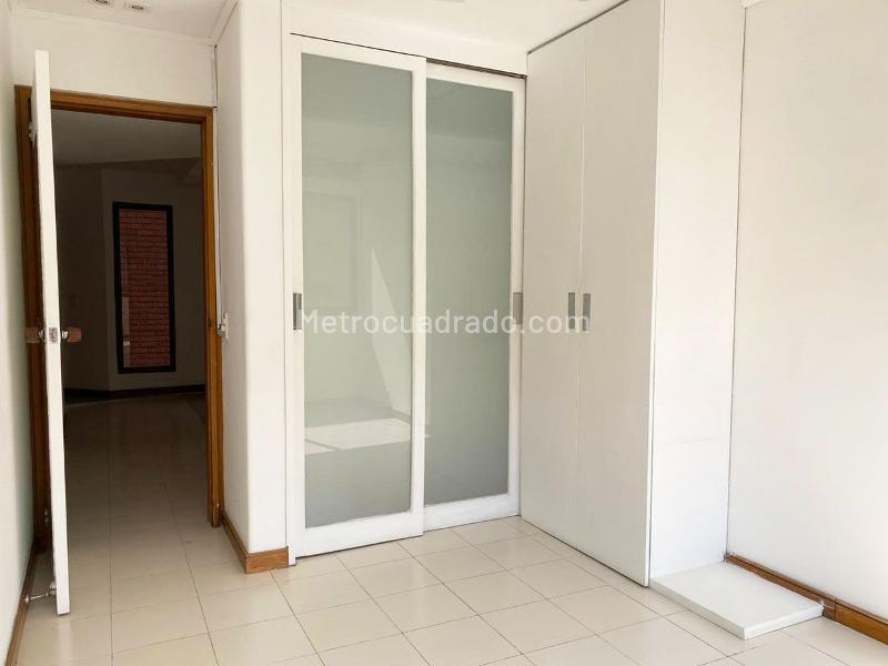 Apartamento de 2 Alcobas con Jacuzzi y Parqueadero Cubierto en El Poblado - 7