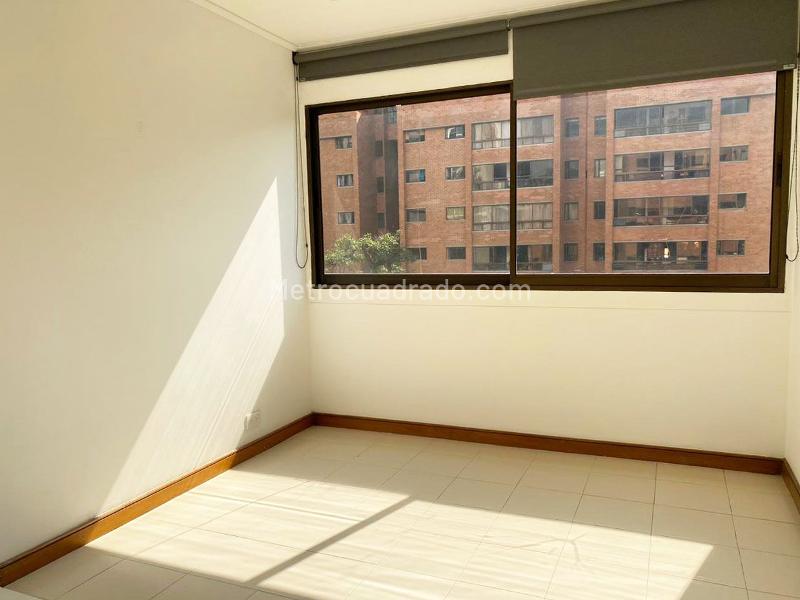 Apartamento de 2 Alcobas con Jacuzzi y Parqueadero Cubierto en El Poblado - 8