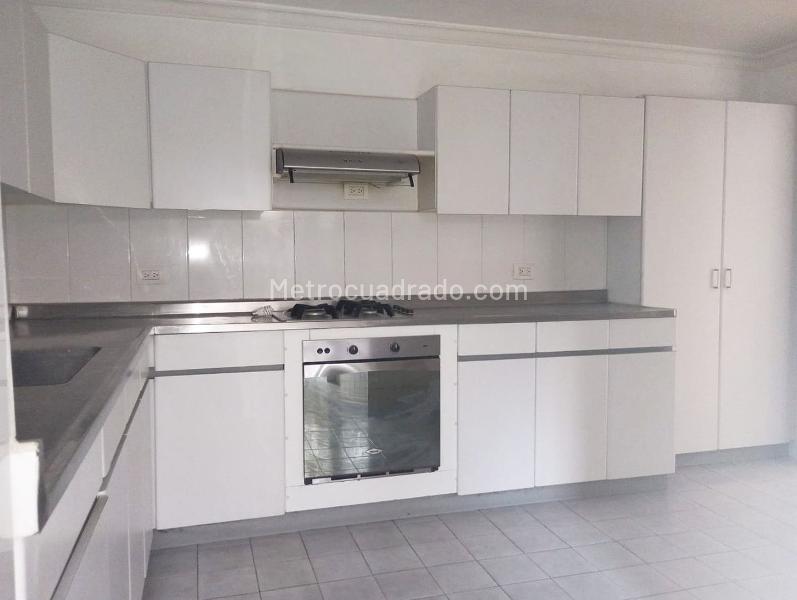 Apartamento de 3 Alcobas con Estudio y Terraza en El Poblado - 6