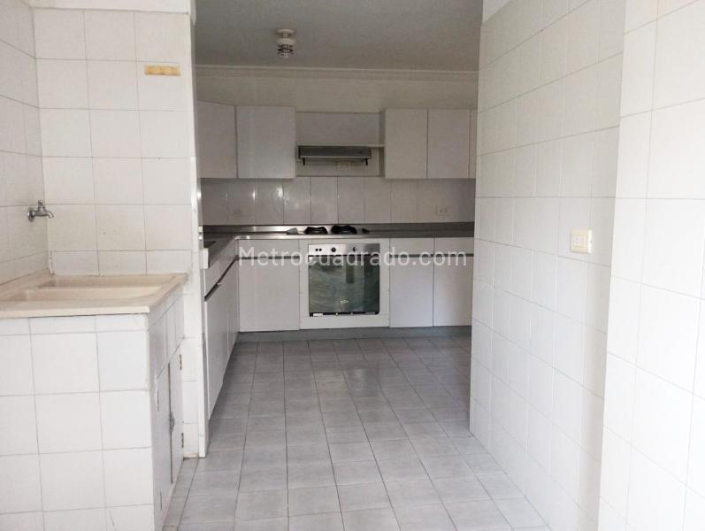 Apartamento de 3 Alcobas con Estudio y Terraza en El Poblado - 7