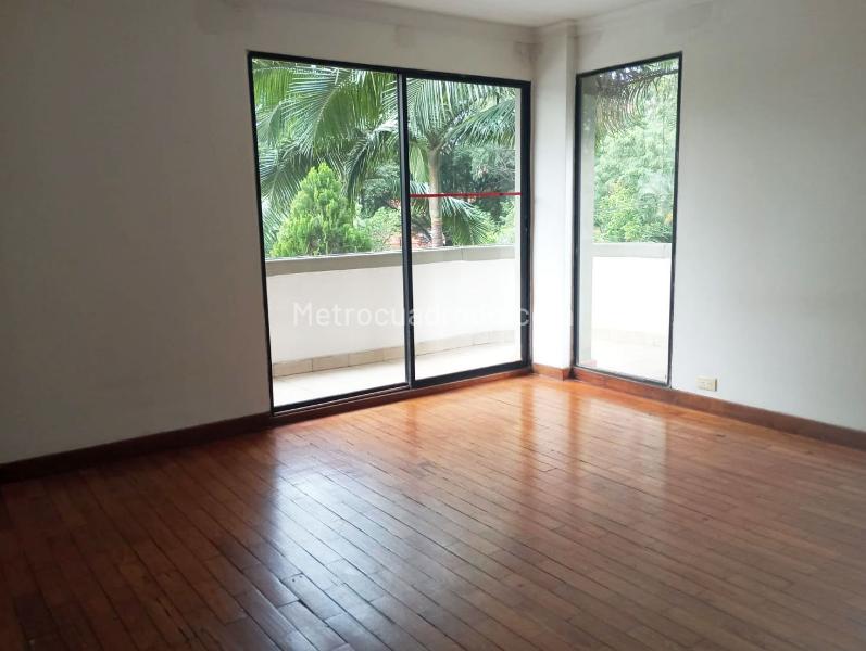Apartamento de 3 Alcobas con Estudio y Terraza en El Poblado - 9