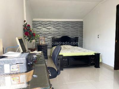 Casa de 5 alcobas en arriendo en Envigado, Envigado, 246 m² · foto 11 de 20