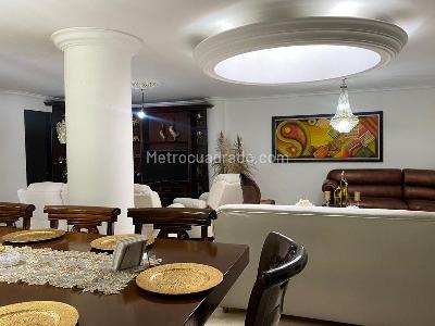 Casa de 5 alcobas en arriendo en Envigado, Envigado, 246 m² · foto 3 de 20