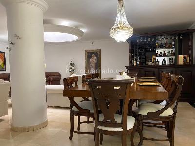 Casa de 5 alcobas en arriendo en Envigado, Envigado, 246 m² · foto 4 de 20