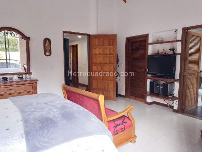 Casa de 3 alcobas en venta en El Poblado, Medellín, 253 m² · foto 11 de 20