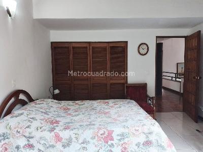 Casa de 3 alcobas en venta en El Poblado, Medellín, 253 m² · foto 14 de 20