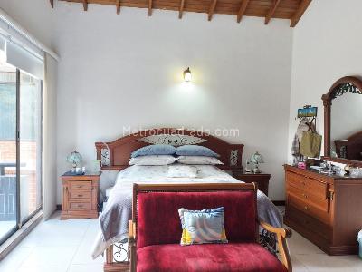 Casa de 3 alcobas en venta en El Poblado, Medellín, 253 m² · foto 9 de 20