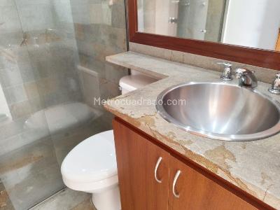 Apartamento de 2 alcobas en venta en El Poblado, Medellín, 119 m² · foto 18 de 19