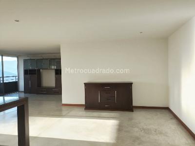 Apartamento de 2 alcobas en venta en El Poblado, Medellín, 119 m² · foto 2 de 19