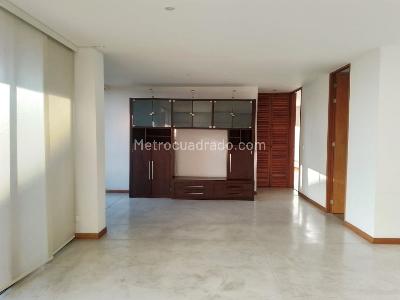Apartamento de 2 alcobas en venta en El Poblado, Medellín, 119 m² · foto 4 de 19