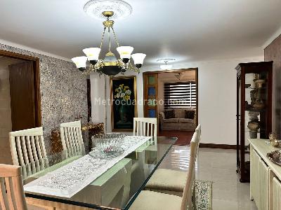 Apartamento de 3 alcobas en venta en Castropol, Medellín, 226 m² · foto 3 de 17