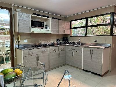 Apartamento de 3 alcobas en venta en Castropol, Medellín, 226 m² · foto 7 de 17