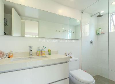 Apartamento de 3 alcobas en venta en El Poblado, Medellín, 232 m² · foto 17 de 19