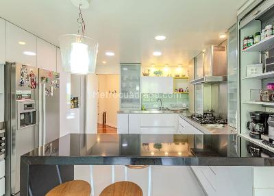 Apartamento de 3 alcobas en venta en El Poblado, Medellín, 232 m² · foto 6 de 19