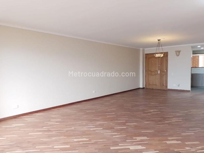 3BR Apartment for Rent in Gated Unit near Malls, El Poblado - 4