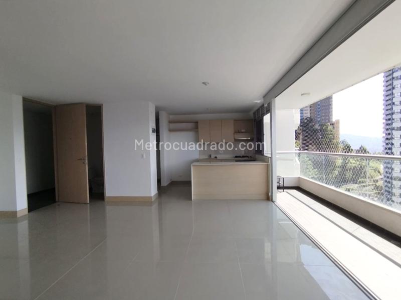 Apartamento Amoblado de 3 Alcobas con Balcón y Amenidades en El Poblado - 3