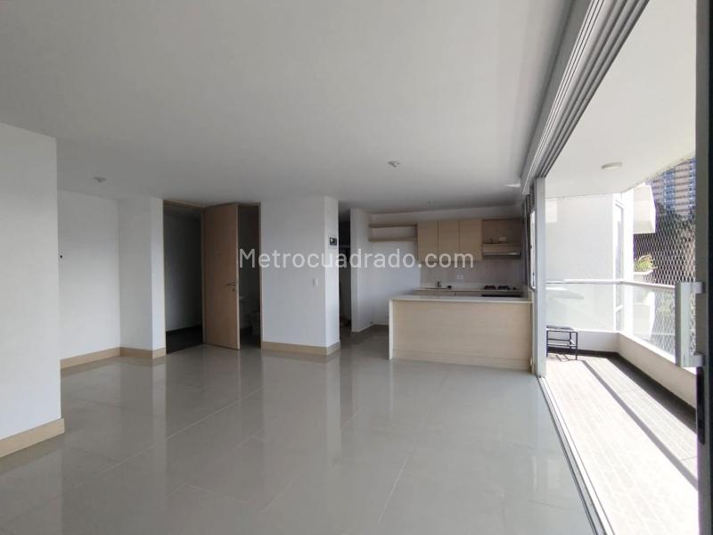 Apartamento Amoblado de 3 Alcobas con Balcón y Amenidades en El Poblado - 4