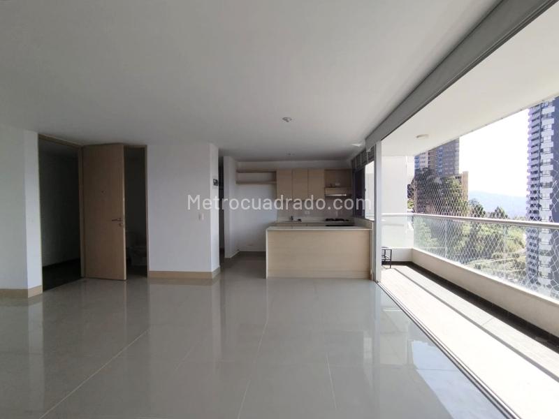 Apartamento Amoblado de 3 Alcobas con Balcón y Amenidades en El Poblado - 5