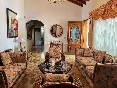 Casa de 3 alcobas en venta en Rionegro, Rionegro, 300 m² · foto 2 de 17