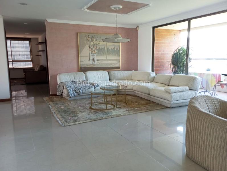 Spacious 3BR Apartment with 4 Baths in El Poblado