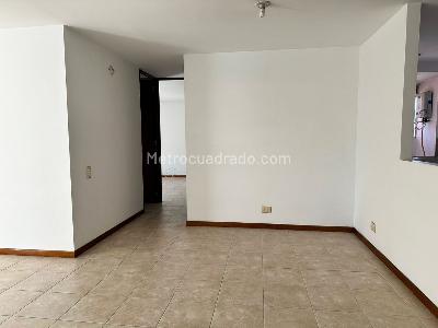 Apartamento de 2 alcobas en arriendo en Patio Bonito, Medellín, 85 m² · foto 2 de 12