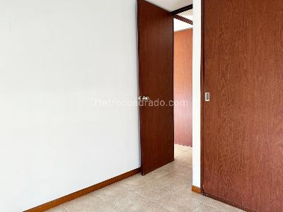 Apartamento de 2 alcobas en arriendo en Patio Bonito, Medellín, 85 m² · foto 9 de 12