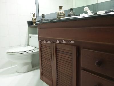 Apartamento de 4 alcobas en venta en El Poblado, Medellín, 210 m² · foto 17 de 18