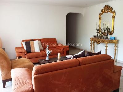 Apartamento de 4 alcobas en venta en El Poblado, Medellín, 210 m² · foto 2 de 18