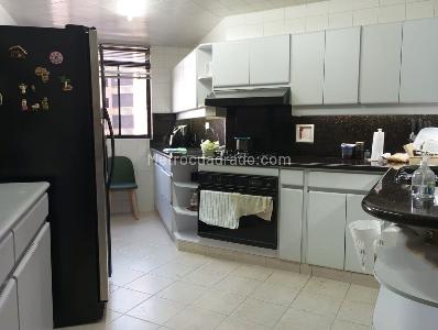 Apartamento de 4 alcobas en venta en El Poblado, Medellín, 210 m² · foto 4 de 18