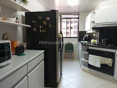 Apartamento de 4 alcobas en venta en El Poblado, Medellín, 210 m² · foto 5 de 18