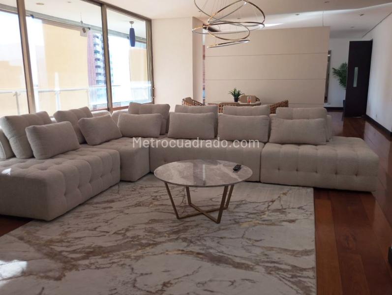 Apartamento Amplio de 3 Alcobas en El Poblado - 2