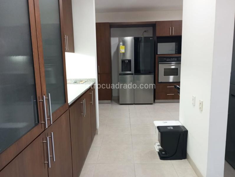 Apartamento Amplio de 3 Alcobas en El Poblado - 8