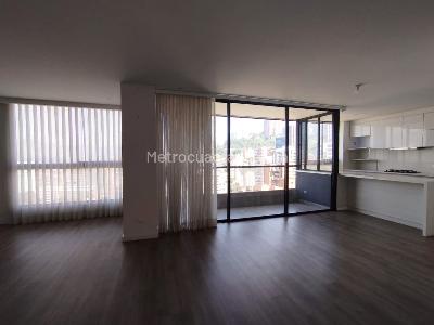 Apartamento en venta en El Poblado, Medellín · foto 2 de 14