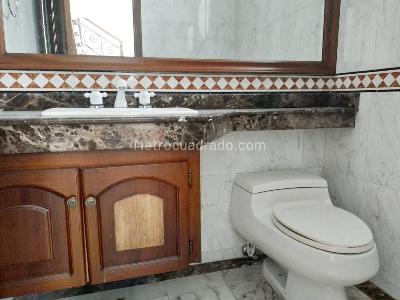 Casa de 3 alcobas en venta en El Poblado, Medellín, 326 m² · foto 12 de 15