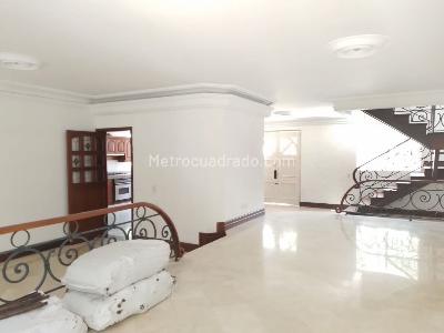 Casa de 3 alcobas en venta en El Poblado, Medellín, 326 m² · foto 2 de 15